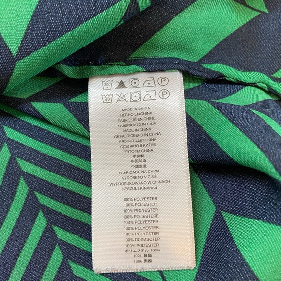 Michael Kors Size 6 Blue and Green Geometric Design Satin Short Sleeve Blouse - Picture 14 of 16